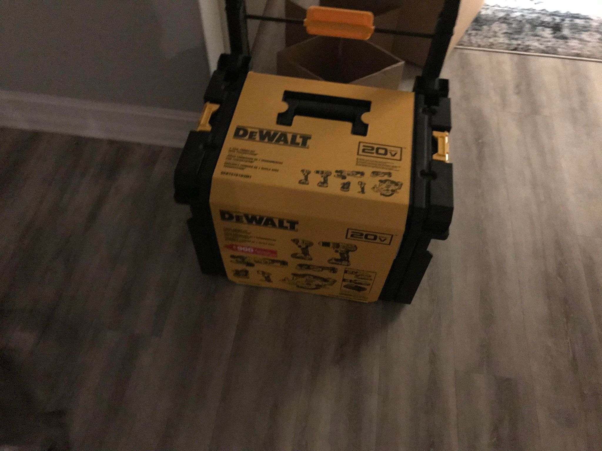 dewalt.jpg