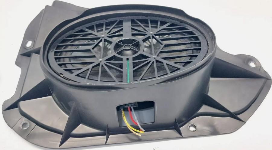 Rear Left speaker (JBL).jpg