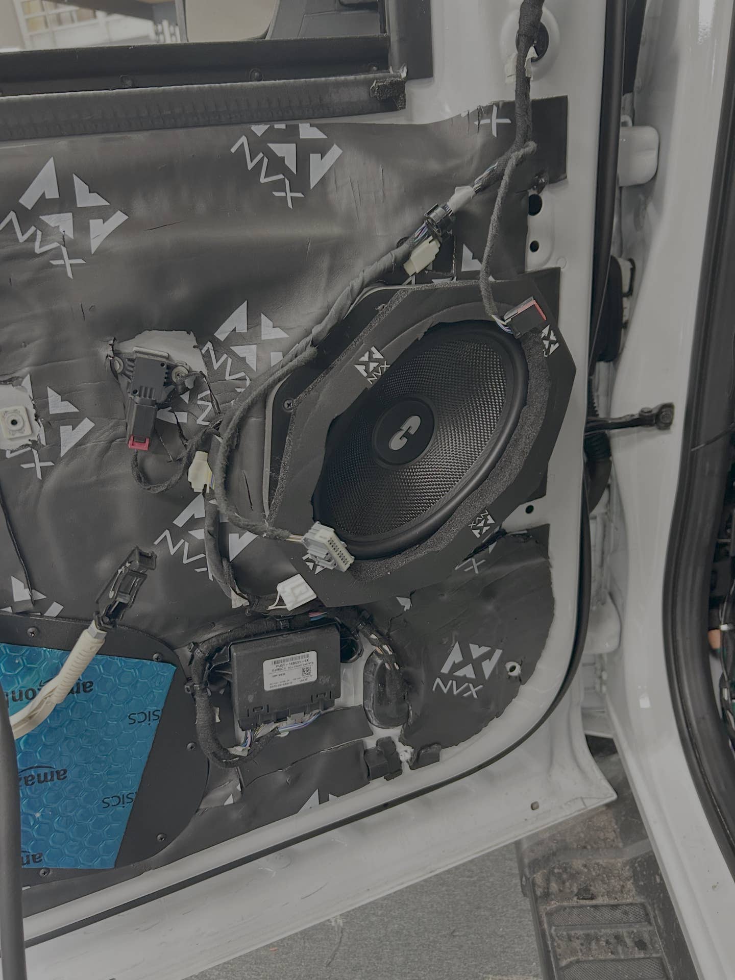 Car door Loudspeaker Trunk Carbon fibers
