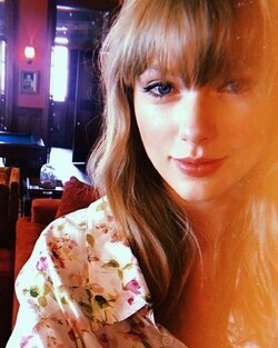 taylorswift_BohGHnXnFQj.jpg
