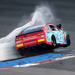 nascar_BoULH2Inll6.jpg