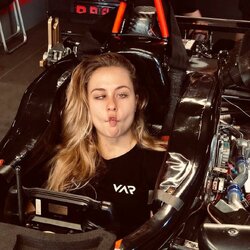 sophiafloersch_BqRgJBCHL5b.jpg