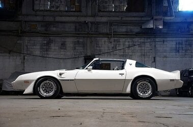 pontiac_firebird_transam_Bs3U_M9n4W1.jpg