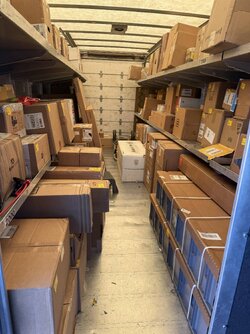 truckers-whats-an-ordinary-thing-a-package-handler-can-do-v0-0k0ad5fk89ze1.jpg