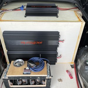 amps mounted.jpg