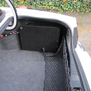 Amp Rack with trunk net.JPG