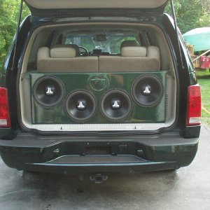 Cadillac Escalade 2002 WITH 4 12'S
