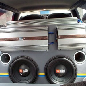 Passat JBL   Amplitron