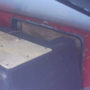 hole in the bed going to the cab