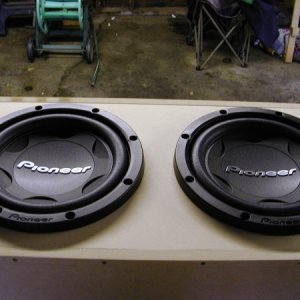 Carpet finally done and subs in:)