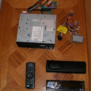 Alpine CDA-9815 Package