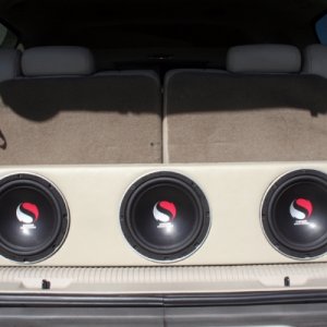 Escalade subs 01