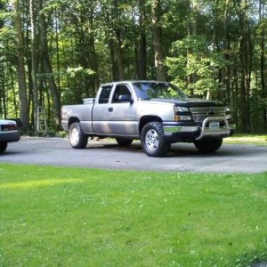 the truck, 07 silverado ext cab. cold air intake, cheerybomb exhaust. 33 12.50 17 mud tires.