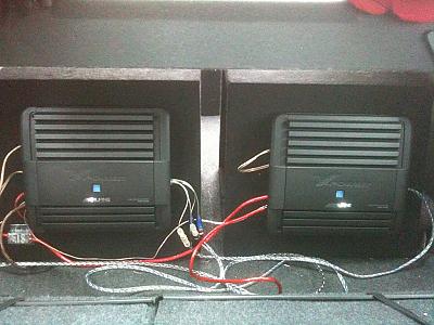 2 Alpine MRP-m500 mono block Amplifiers, in second set of sealed boxed