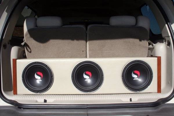 Escalade subs 01