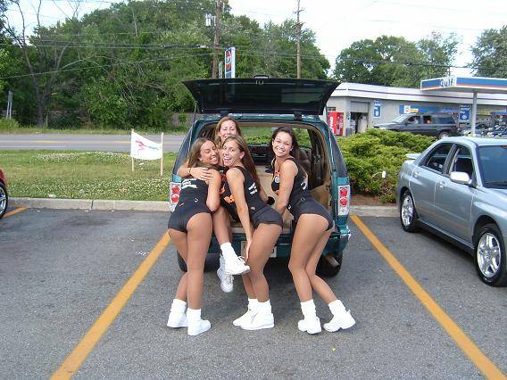 Hooters2