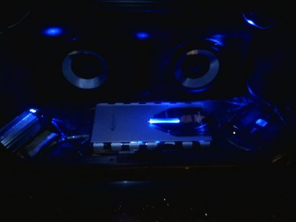 Night pic of my trunk just befor upgrade