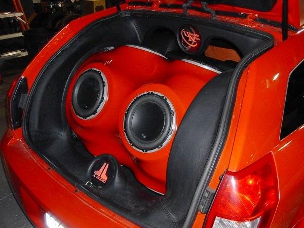 spinning speaker enclosure