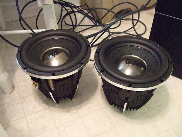 299777675_n56ve-M.jpg