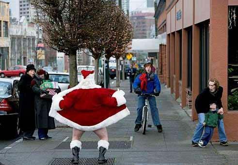 SantaExhibitionist.jpg