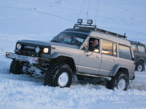 4x4-snow-picture-nissan-patrol-highroof.jpg
