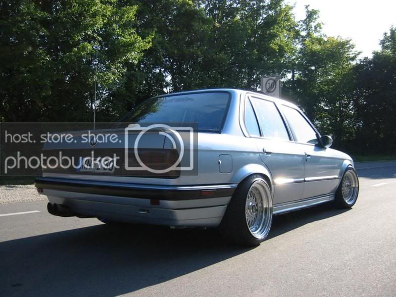 bmwstretchedtire2.jpg