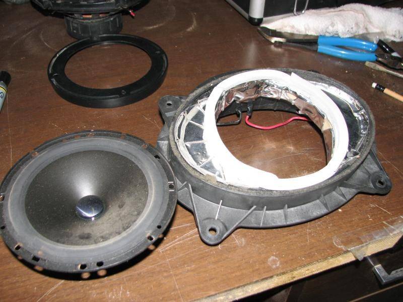 2002CamryFrontSpeakers012.jpg