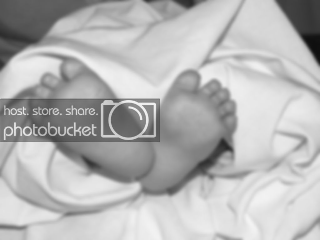 BabyToesBWfull.jpg