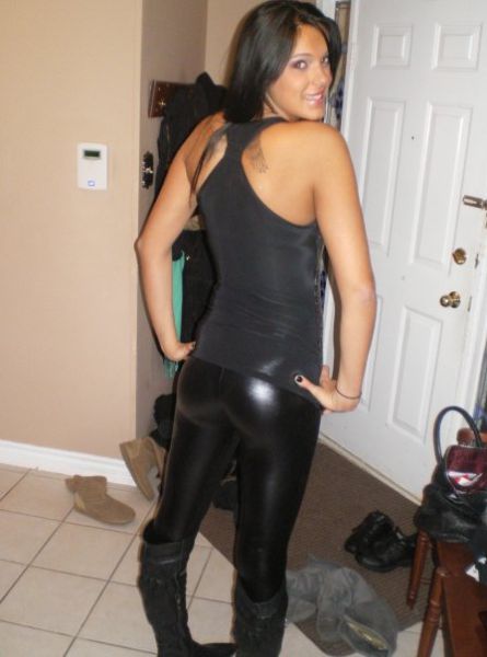 sultry_magic_of_yoga_pants_640_17.jpg