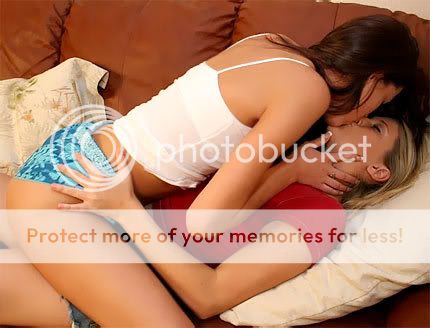 brookeskye-girls-kissing.jpg