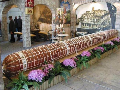 huge-sausage-01.jpg