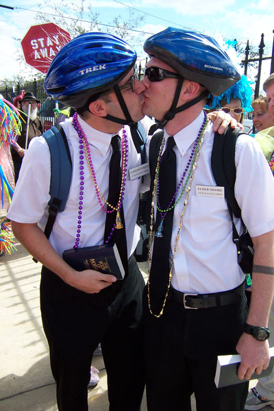 400x600_mg2006_kissing_mormons.jpg