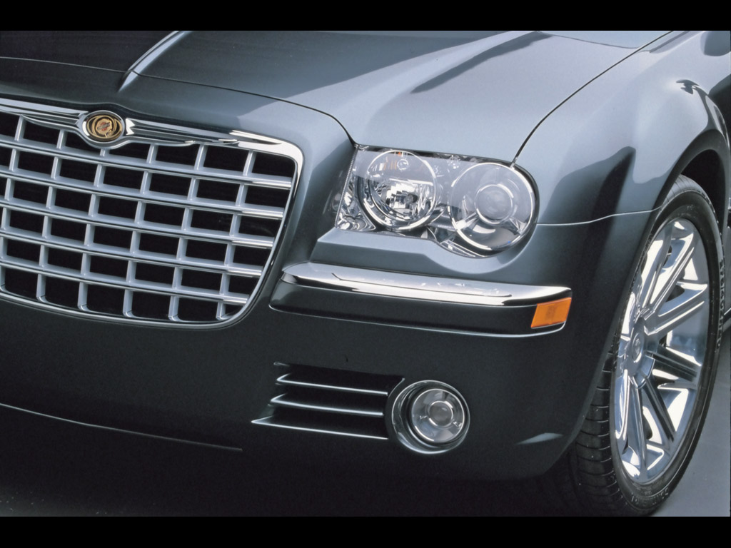 2005-Chrysler-300-Headlights-1024x768.jpg