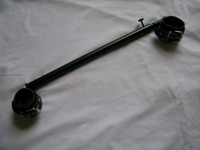 Spreader_bar_with_cuffs.jpg