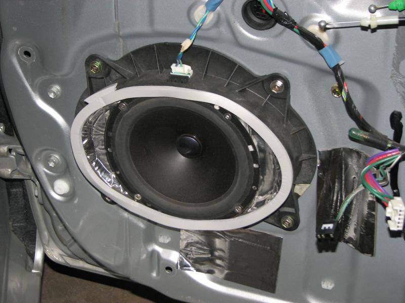 2002CamryFrontSpeakers030.jpg