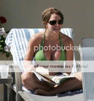 britney_spears_08_bikini_big_boobs.jpg