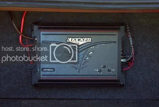 kickerzx7501ampmounted.jpg