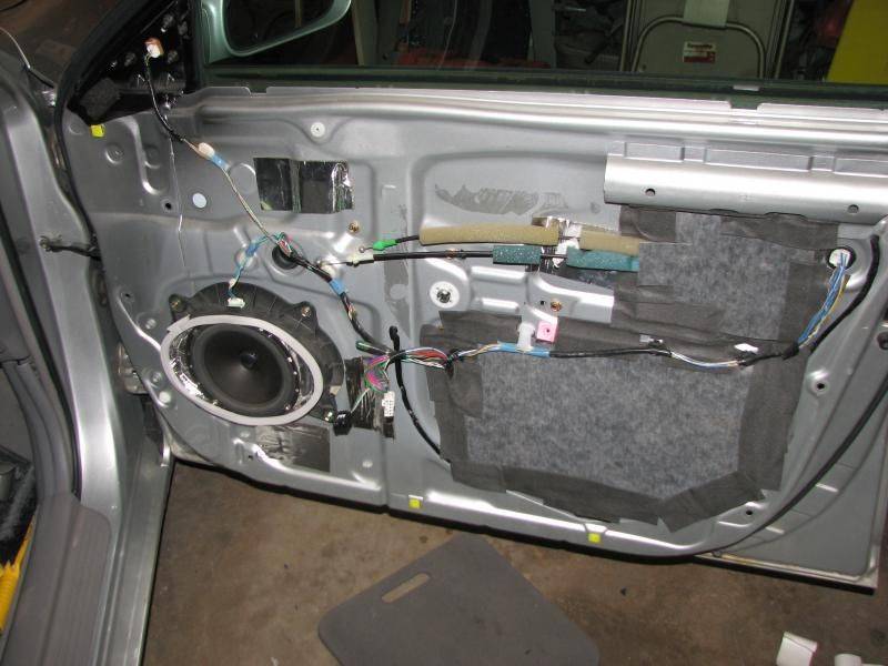 2002CamryFrontSpeakers029.jpg
