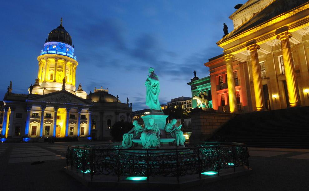 light17_16711669.jpg