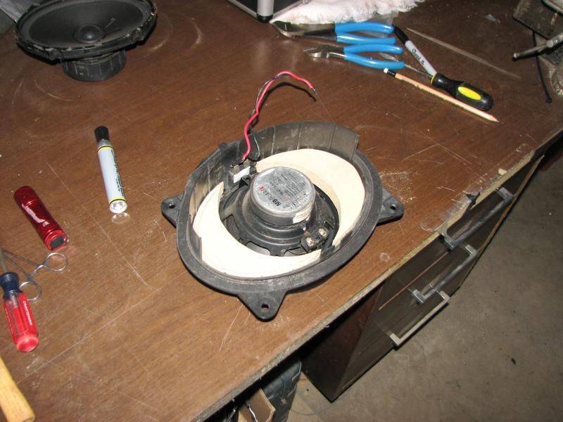 2002CamryFrontSpeakers007.jpg