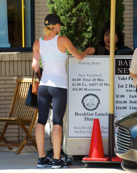 sultry_magic_of_yoga_pants_640_68.jpg