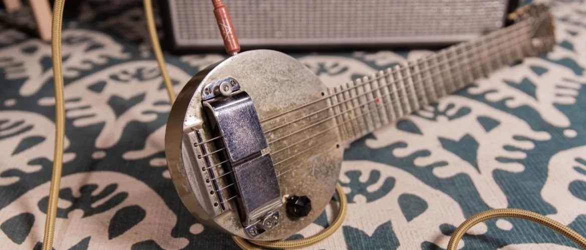worldsfirstsolidbodyguitar.jpg