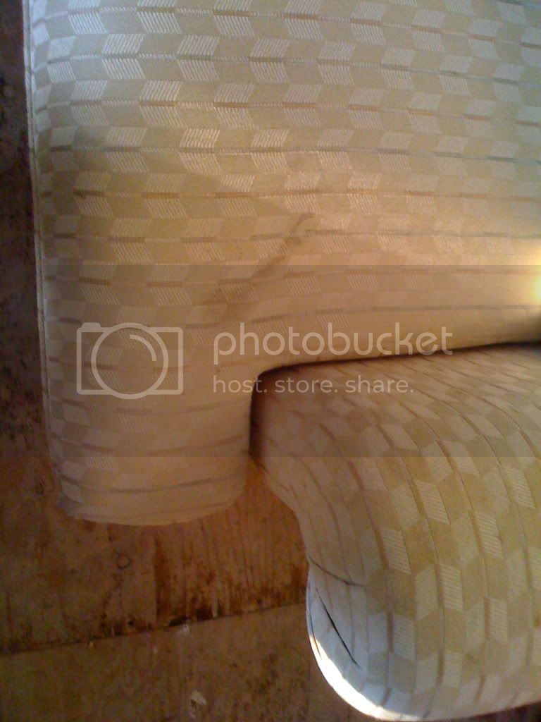 couch001.jpg