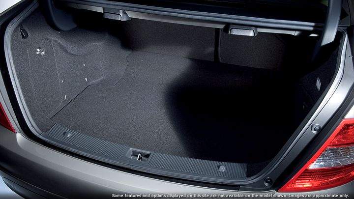 2008-c300wz-i-trunk-space.jpg