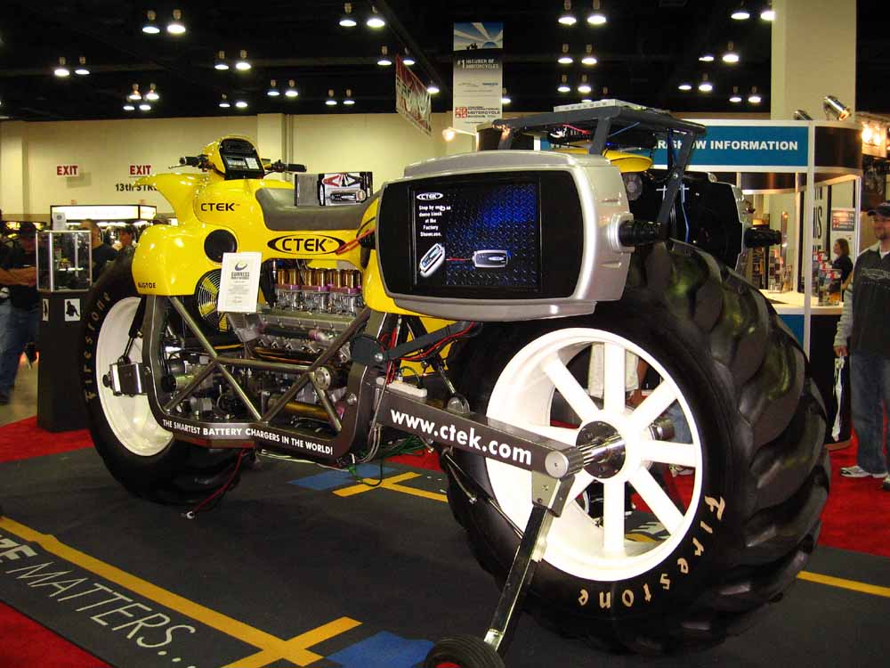 061118-FtWorthIntlMCShow-Johns2ndDirtbike-HeeHee.jpg