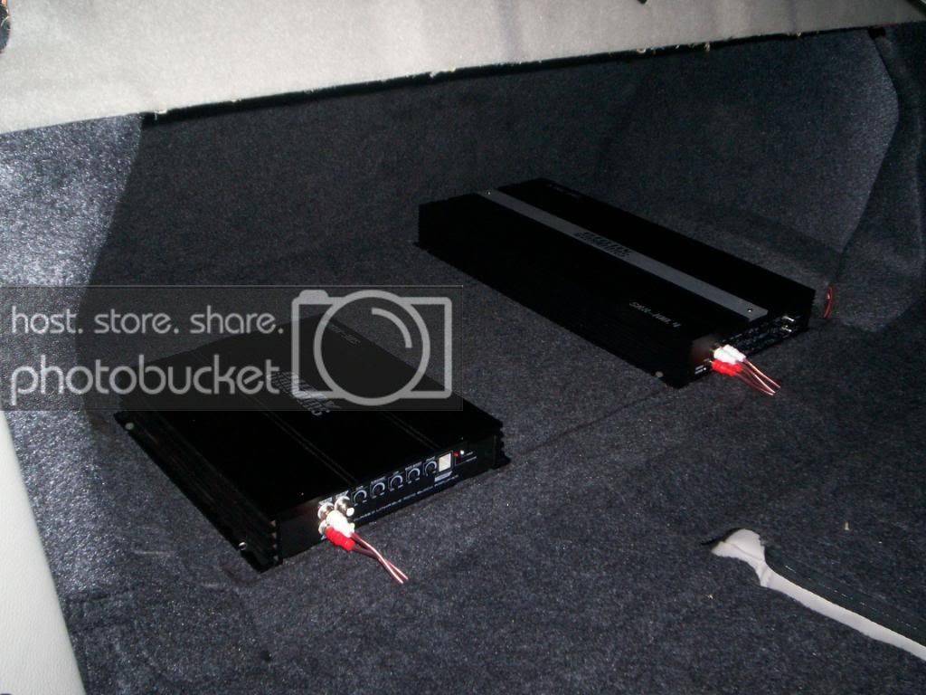 KeishasChrysler300Ampsmounted.jpg