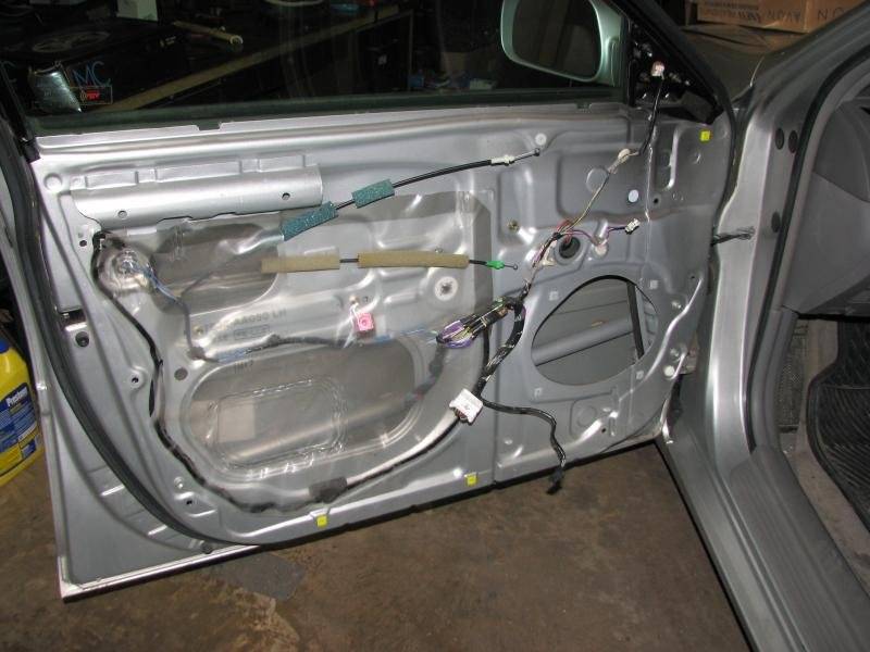 2002CamryFrontSpeakers016.jpg