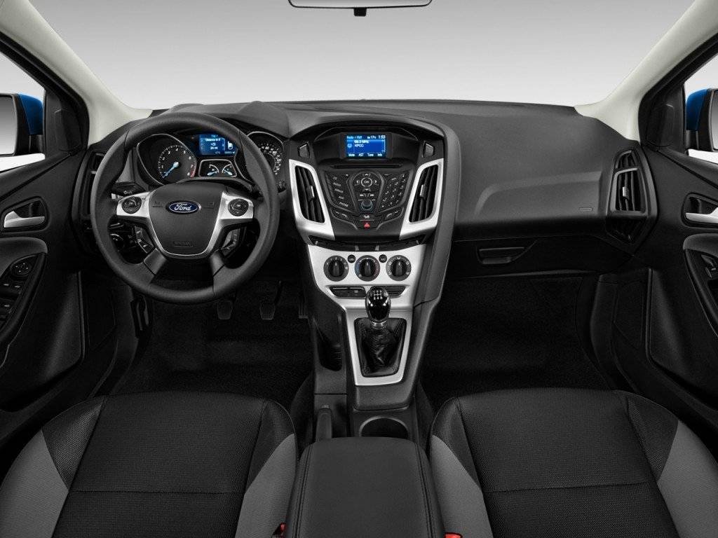 2012-ford-focus-5dr-hb-se-dashboard_100351497_l.jpg