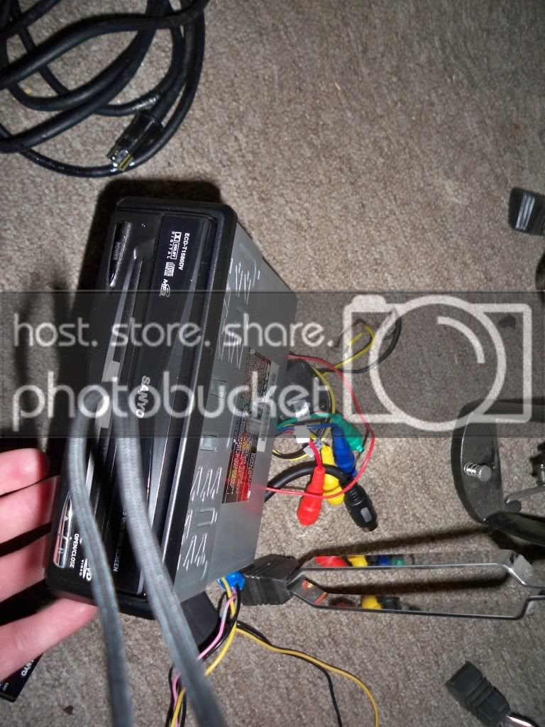 SanyoECD-T1580DVCarVideoPlayer002.jpg