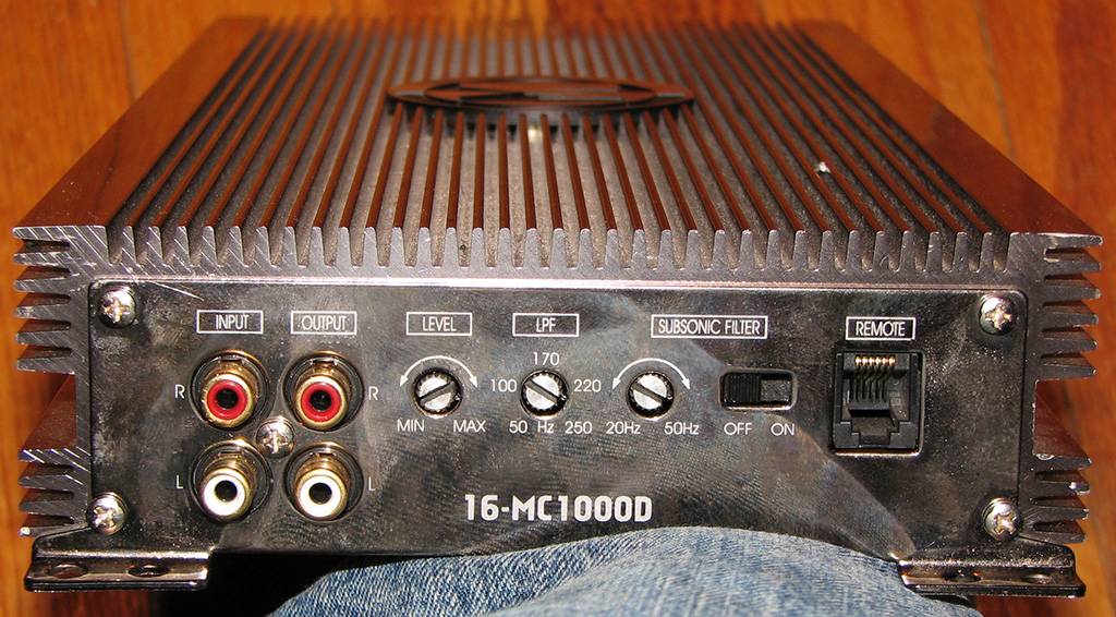 16-MC1000D-Controls.jpg